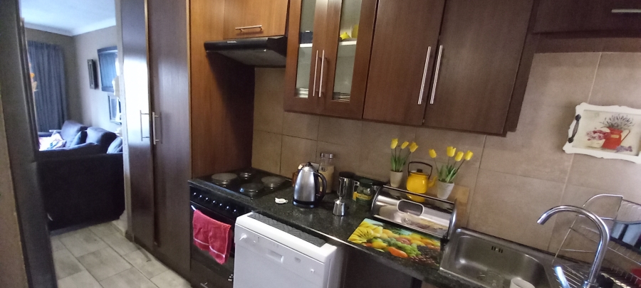 To Let 2 Bedroom Property for Rent in Rangeview Gauteng