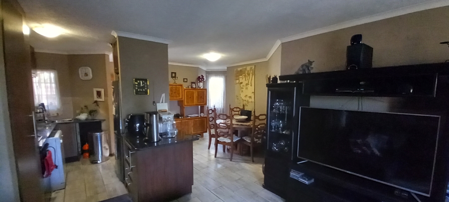 To Let 2 Bedroom Property for Rent in Rangeview Gauteng