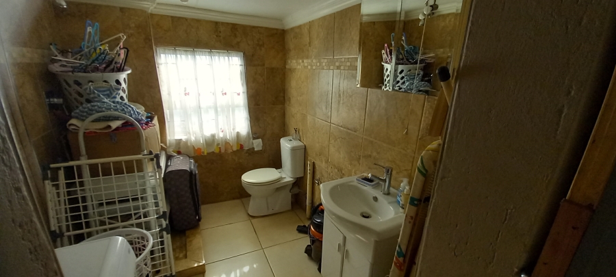 To Let 2 Bedroom Property for Rent in Rangeview Gauteng