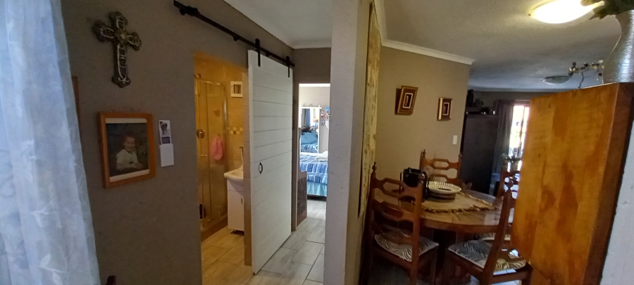To Let 2 Bedroom Property for Rent in Rangeview Gauteng