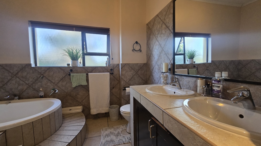 4 Bedroom Property for Sale in Woodhill Estate Gauteng