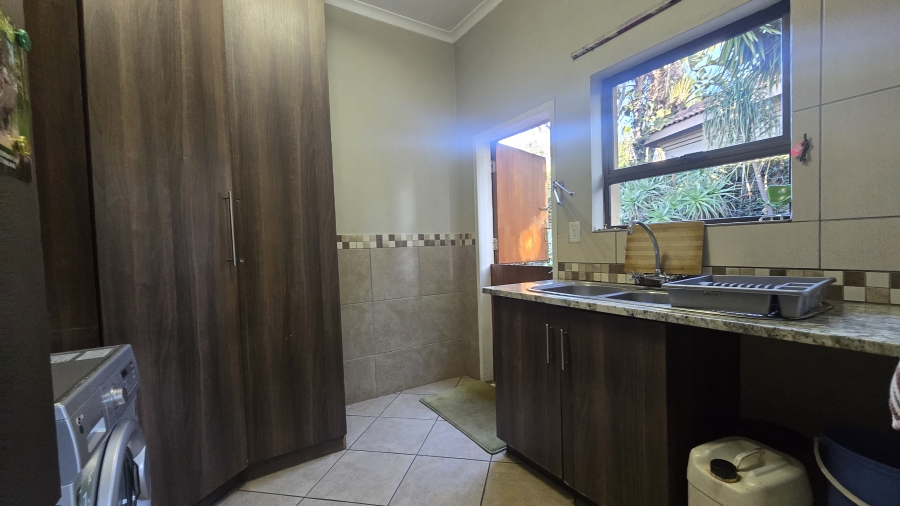 4 Bedroom Property for Sale in Woodhill Estate Gauteng