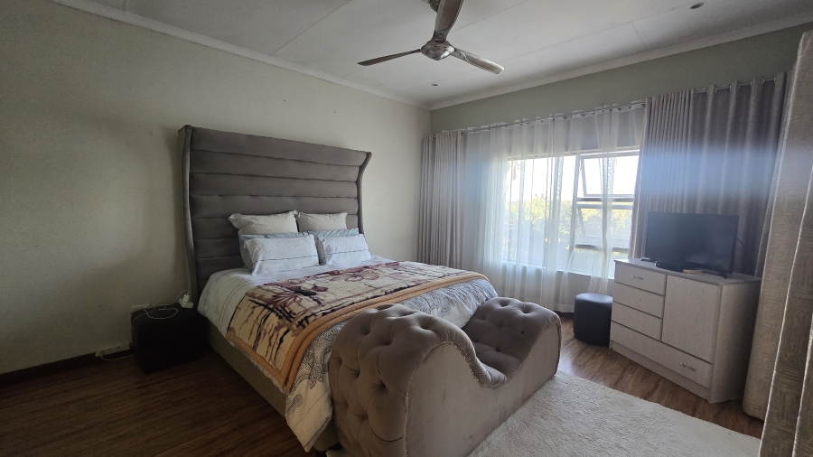 4 Bedroom Property for Sale in Woodhill Estate Gauteng