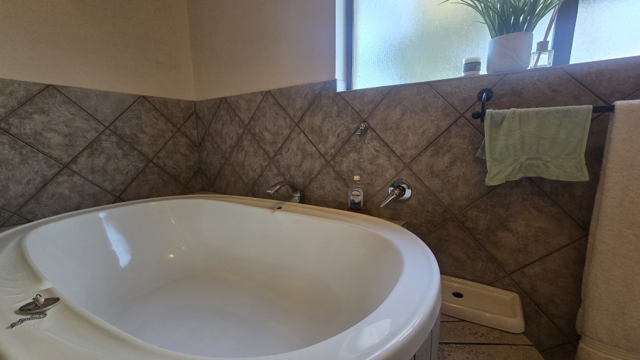 4 Bedroom Property for Sale in Woodhill Estate Gauteng