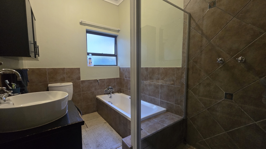 4 Bedroom Property for Sale in Woodhill Estate Gauteng