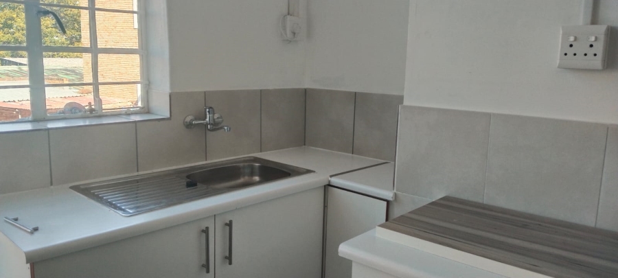To Let 1 Bedroom Property for Rent in Florida Gauteng
