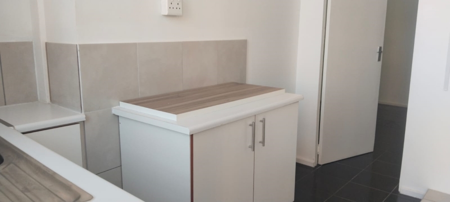 To Let 1 Bedroom Property for Rent in Florida Gauteng