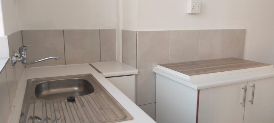 To Let 1 Bedroom Property for Rent in Florida Gauteng