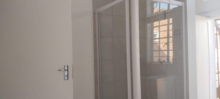 To Let 1 Bedroom Property for Rent in Florida Gauteng