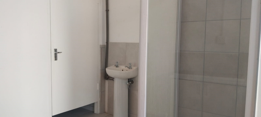 To Let 1 Bedroom Property for Rent in Florida Gauteng