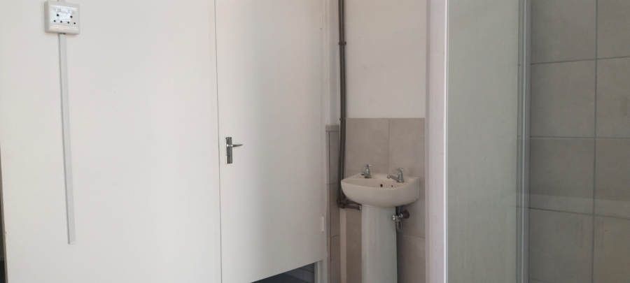 To Let 1 Bedroom Property for Rent in Florida Gauteng
