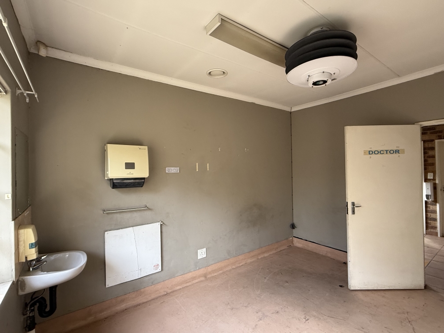To Let commercial Property for Rent in Ravenswood Gauteng