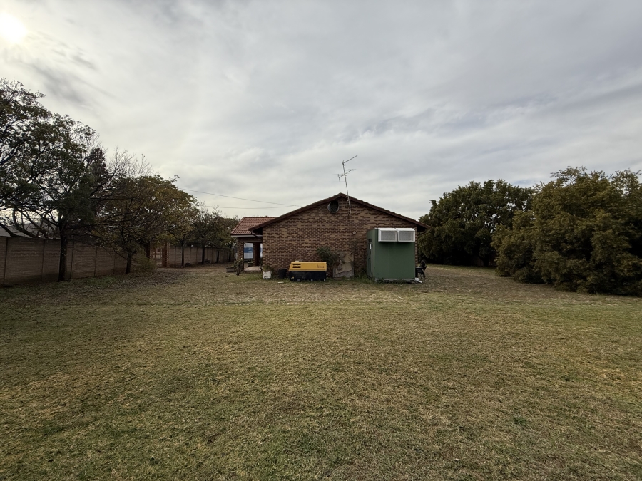To Let commercial Property for Rent in Ravenswood Gauteng
