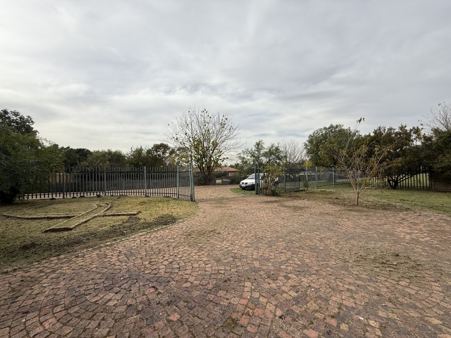 To Let commercial Property for Rent in Ravenswood Gauteng