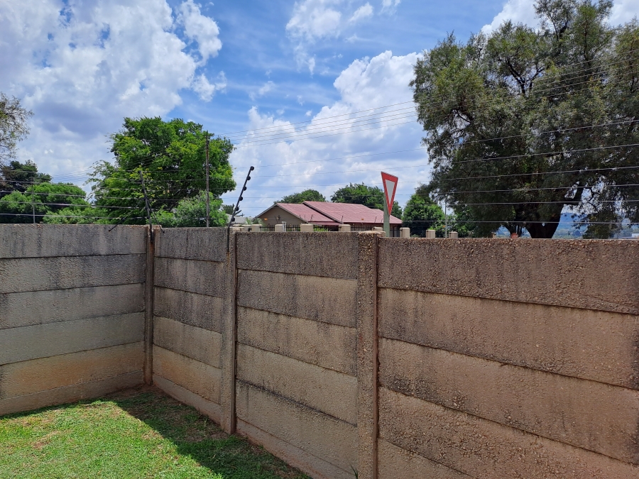 2 Bedroom Property for Sale in Rensburg Gauteng