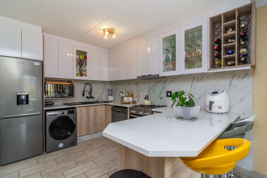 2 Bedroom Property for Sale in Wilgeheuwel Gauteng