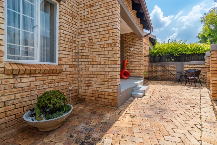 2 Bedroom Property for Sale in Wilgeheuwel Gauteng