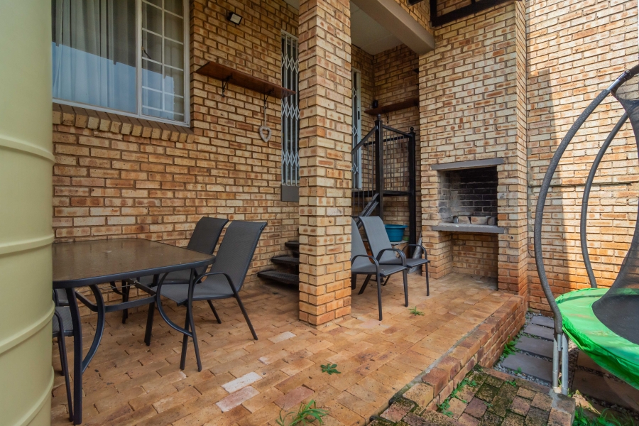 2 Bedroom Property for Sale in Wilgeheuwel Gauteng