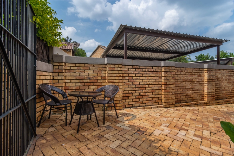2 Bedroom Property for Sale in Wilgeheuwel Gauteng