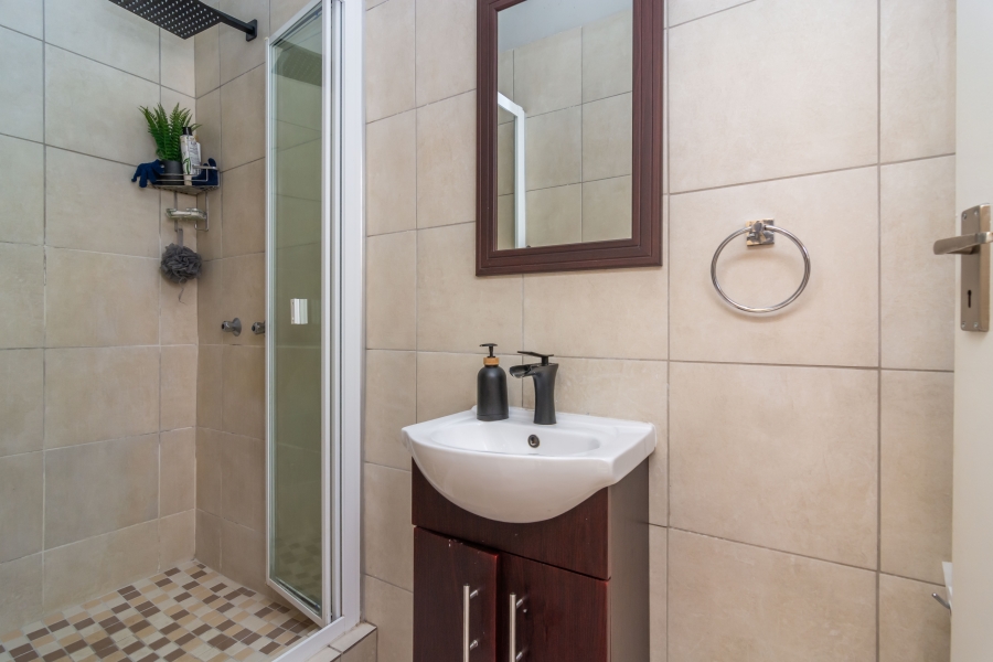 2 Bedroom Property for Sale in Wilgeheuwel Gauteng