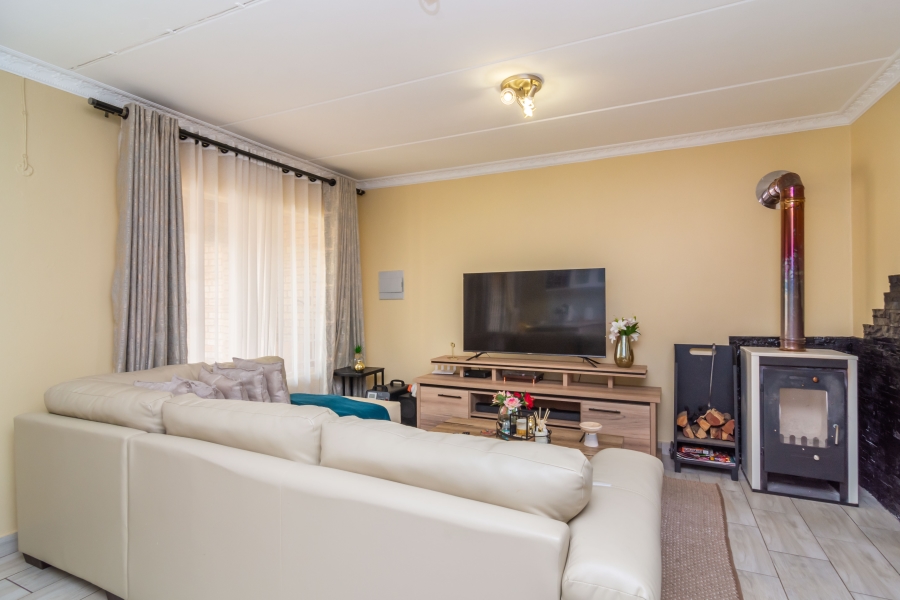 2 Bedroom Property for Sale in Wilgeheuwel Gauteng
