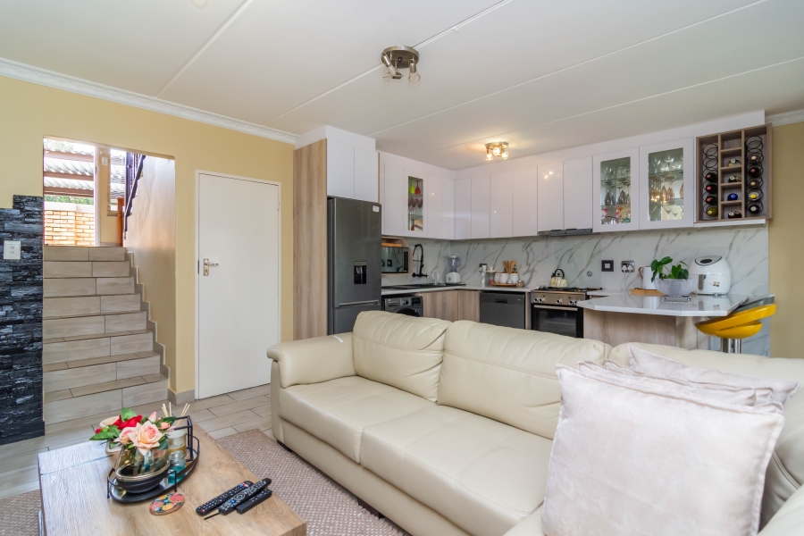 2 Bedroom Property for Sale in Wilgeheuwel Gauteng