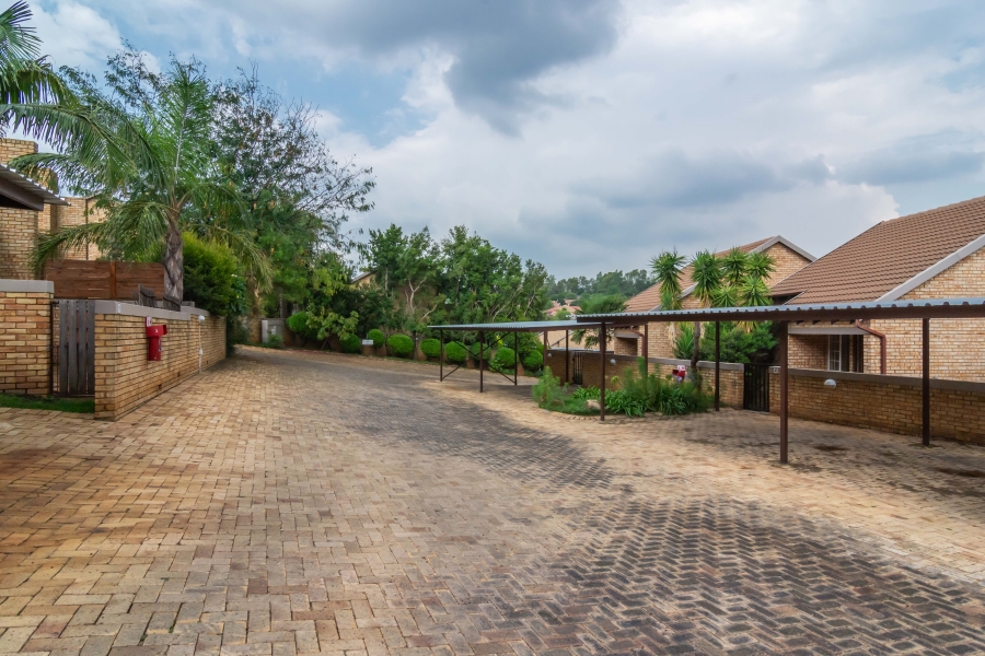 2 Bedroom Property for Sale in Wilgeheuwel Gauteng