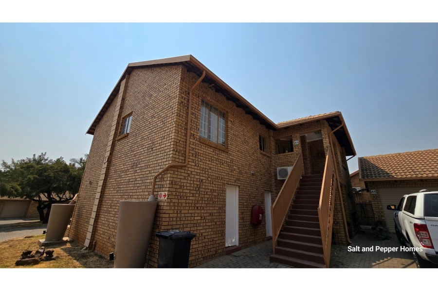 2 Bedroom Property for Sale in Magalieskruin Gauteng