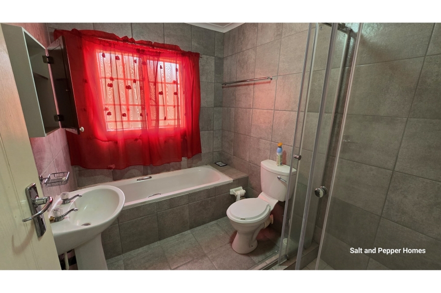 2 Bedroom Property for Sale in Magalieskruin Gauteng