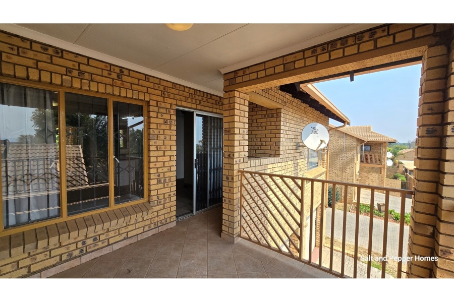 2 Bedroom Property for Sale in Magalieskruin Gauteng