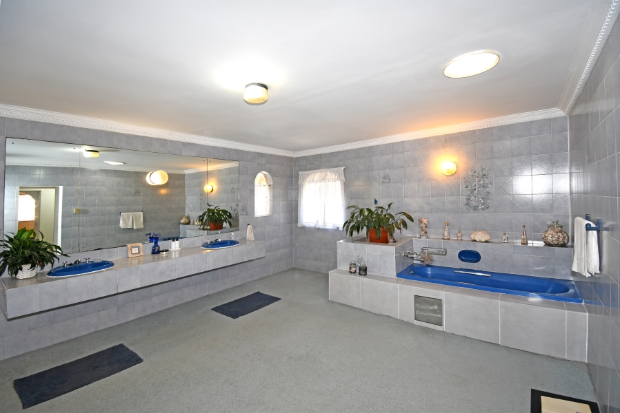 6 Bedroom Property for Sale in Northcliff Gauteng