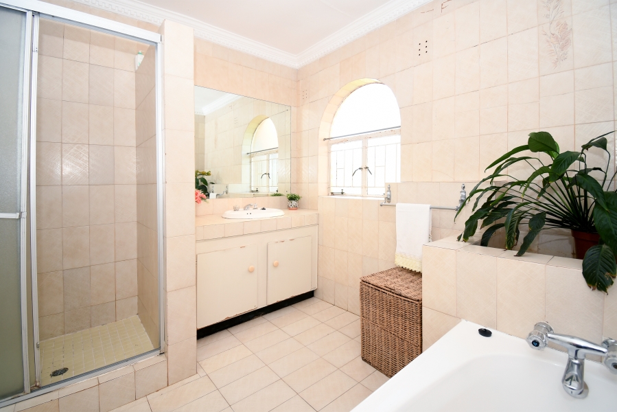 6 Bedroom Property for Sale in Northcliff Gauteng