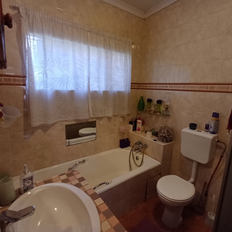 4 Bedroom Property for Sale in Nooitgedacht AH Gauteng