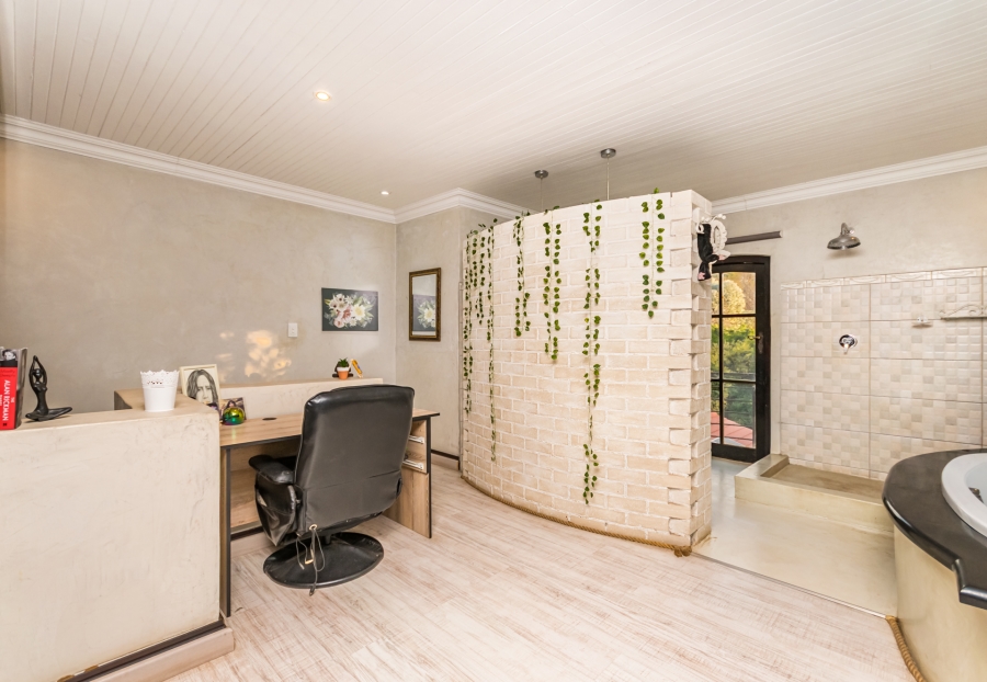 5 Bedroom Property for Sale in Chancliff A H Gauteng