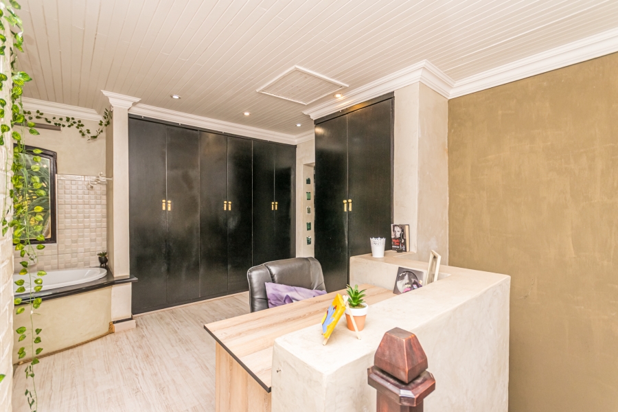 5 Bedroom Property for Sale in Chancliff A H Gauteng