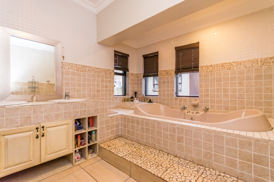 5 Bedroom Property for Sale in Chancliff A H Gauteng