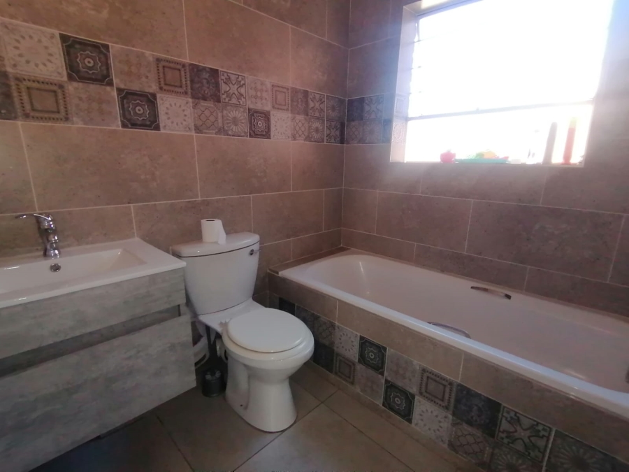 2 Bedroom Property for Sale in Allens Nek Gauteng