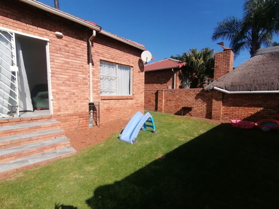 2 Bedroom Property for Sale in Allens Nek Gauteng