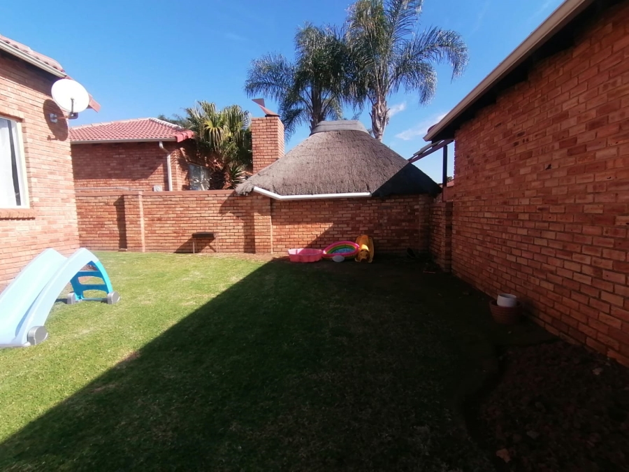 2 Bedroom Property for Sale in Allens Nek Gauteng