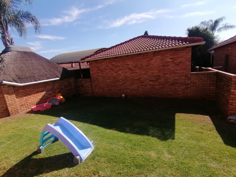2 Bedroom Property for Sale in Allens Nek Gauteng