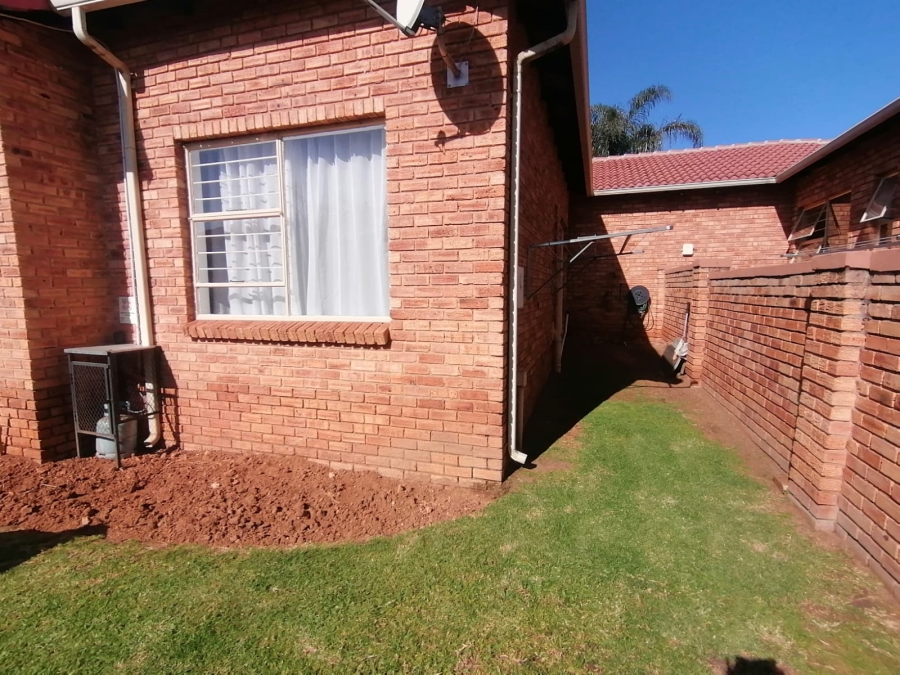 2 Bedroom Property for Sale in Allens Nek Gauteng
