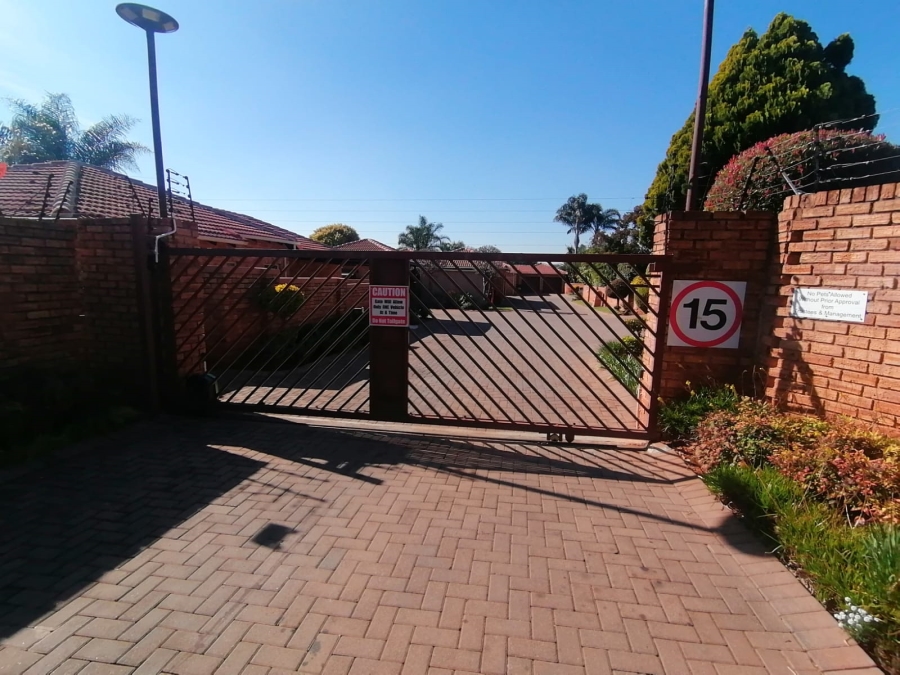 2 Bedroom Property for Sale in Allens Nek Gauteng