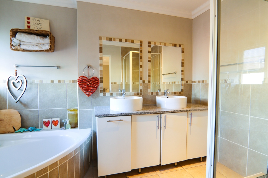 3 Bedroom Property for Sale in Rietvalleirand Gauteng