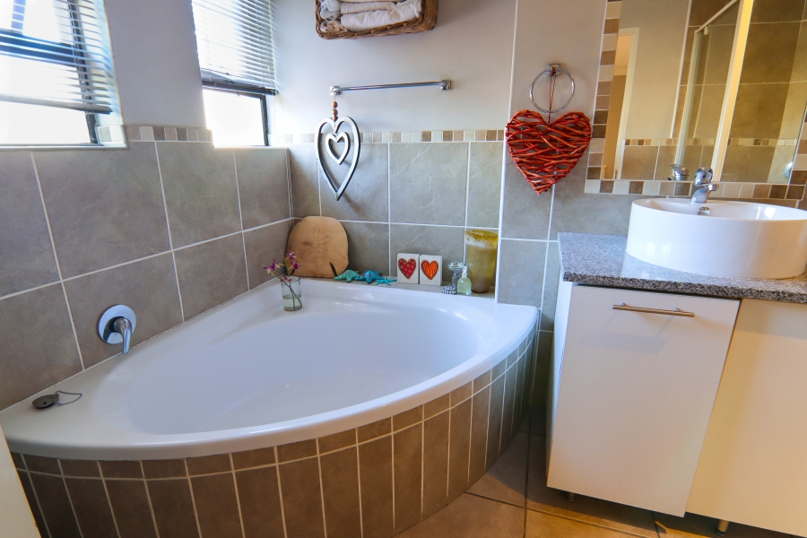 3 Bedroom Property for Sale in Rietvalleirand Gauteng