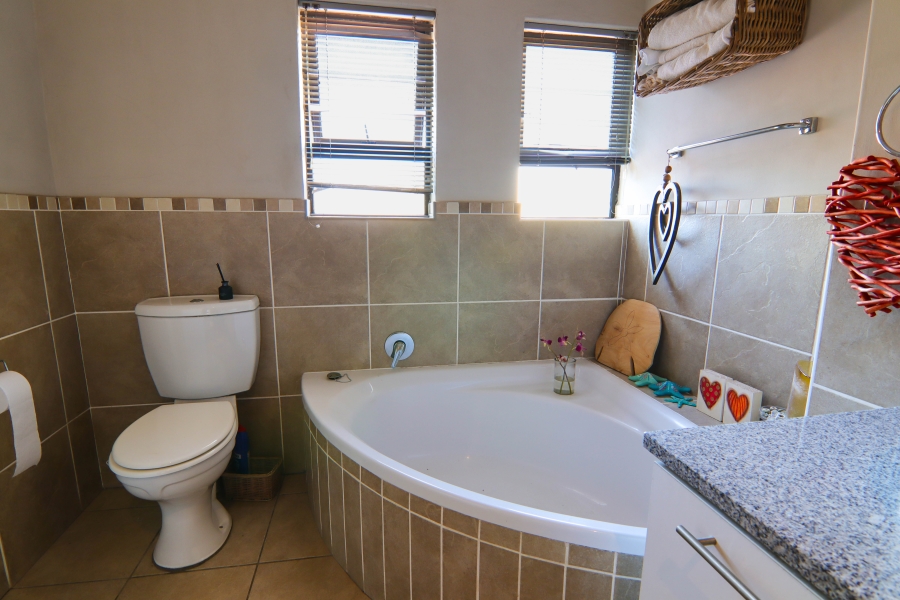 3 Bedroom Property for Sale in Rietvalleirand Gauteng