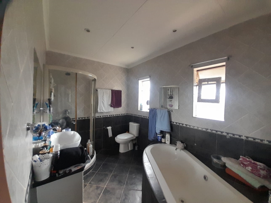 To Let 4 Bedroom Property for Rent in Vanderbijlpark SE 4 Gauteng