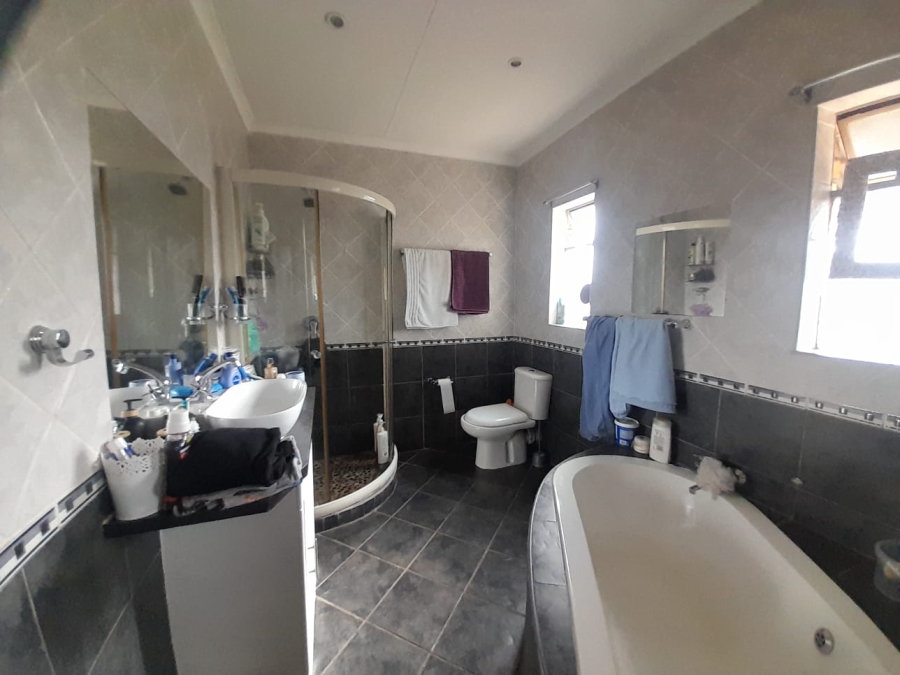 To Let 4 Bedroom Property for Rent in Vanderbijlpark SE 4 Gauteng