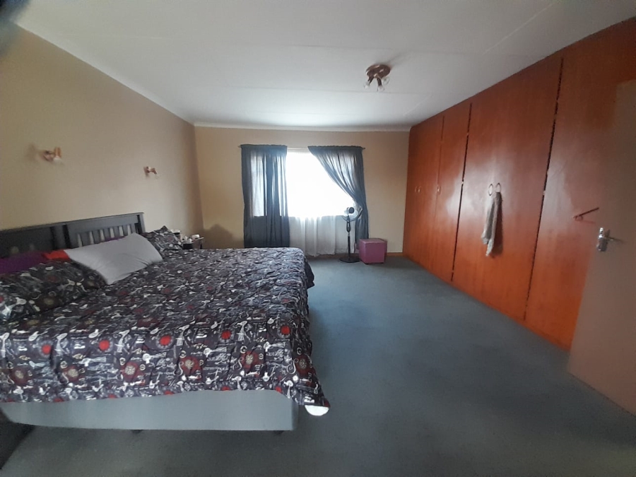 To Let 4 Bedroom Property for Rent in Vanderbijlpark SE 4 Gauteng