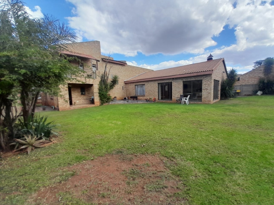 To Let 4 Bedroom Property for Rent in Vanderbijlpark SE 4 Gauteng