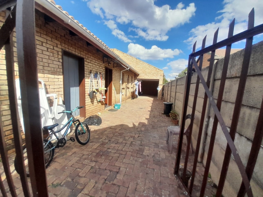 To Let 4 Bedroom Property for Rent in Vanderbijlpark SE 4 Gauteng